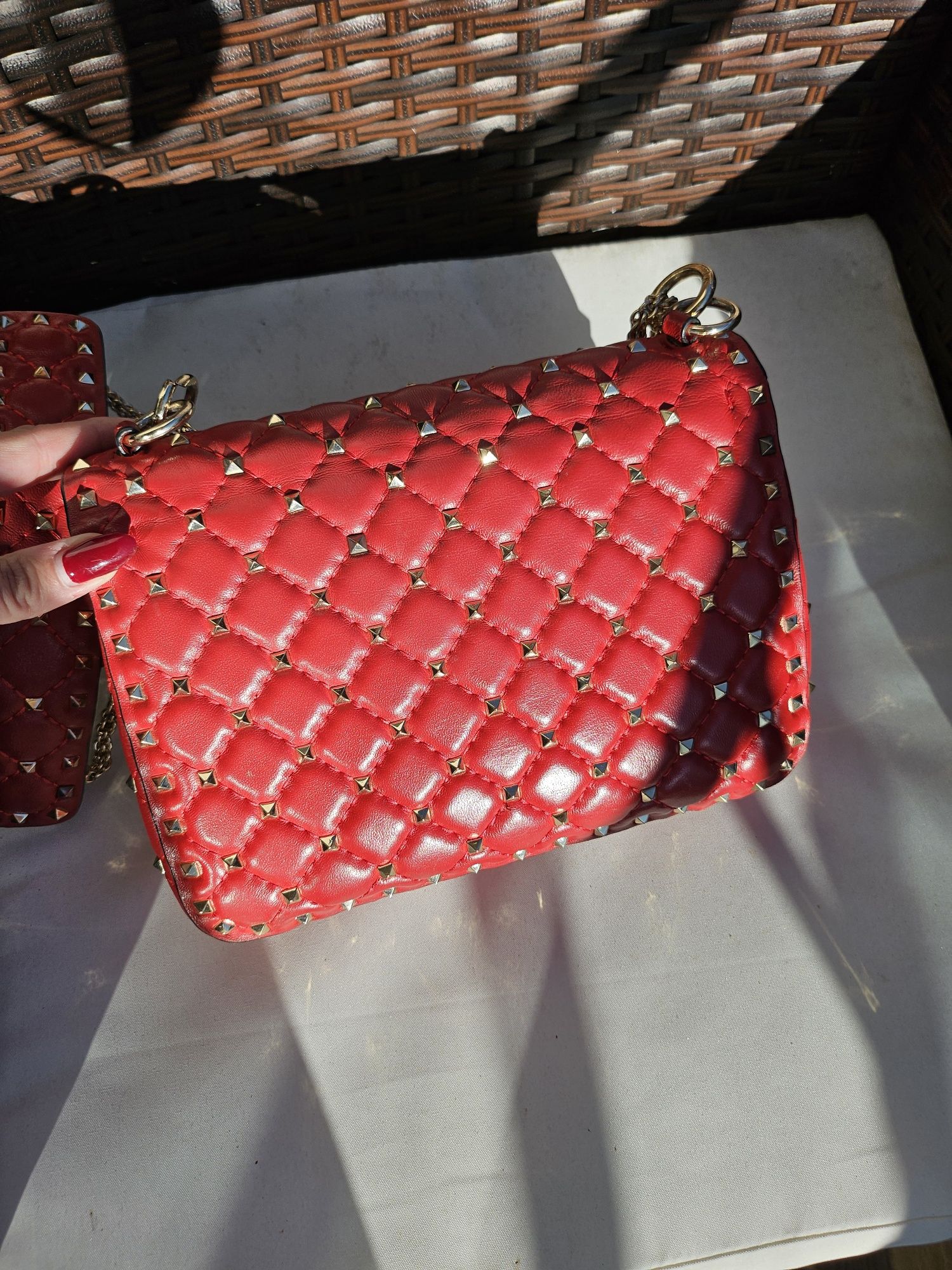 Чанти до 350лв (Valentino; Burberry)