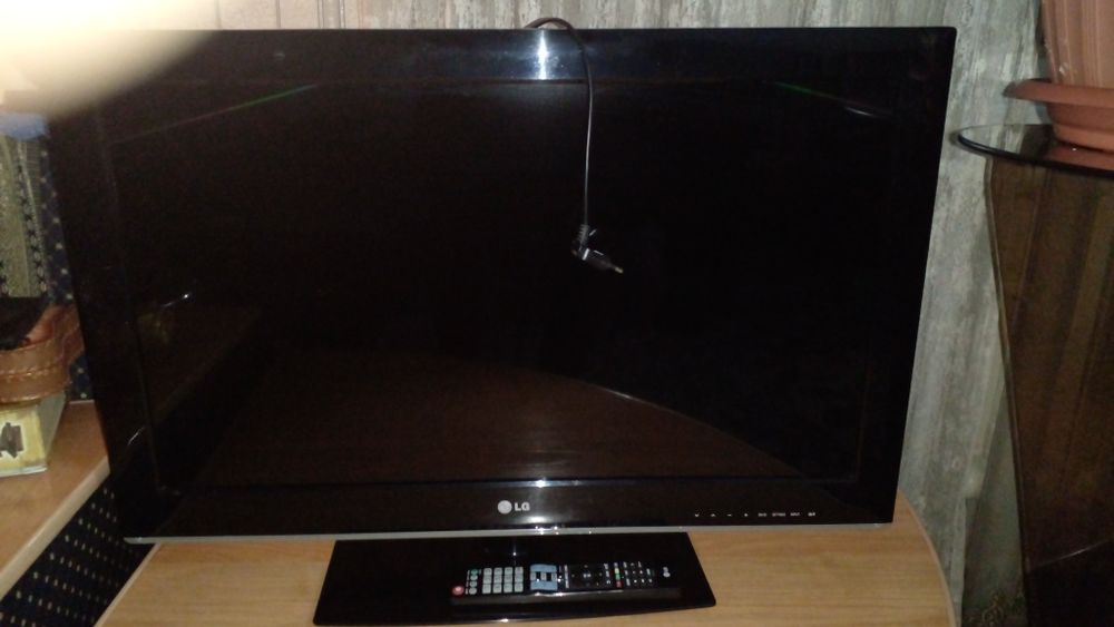 Телевизор LG плоский