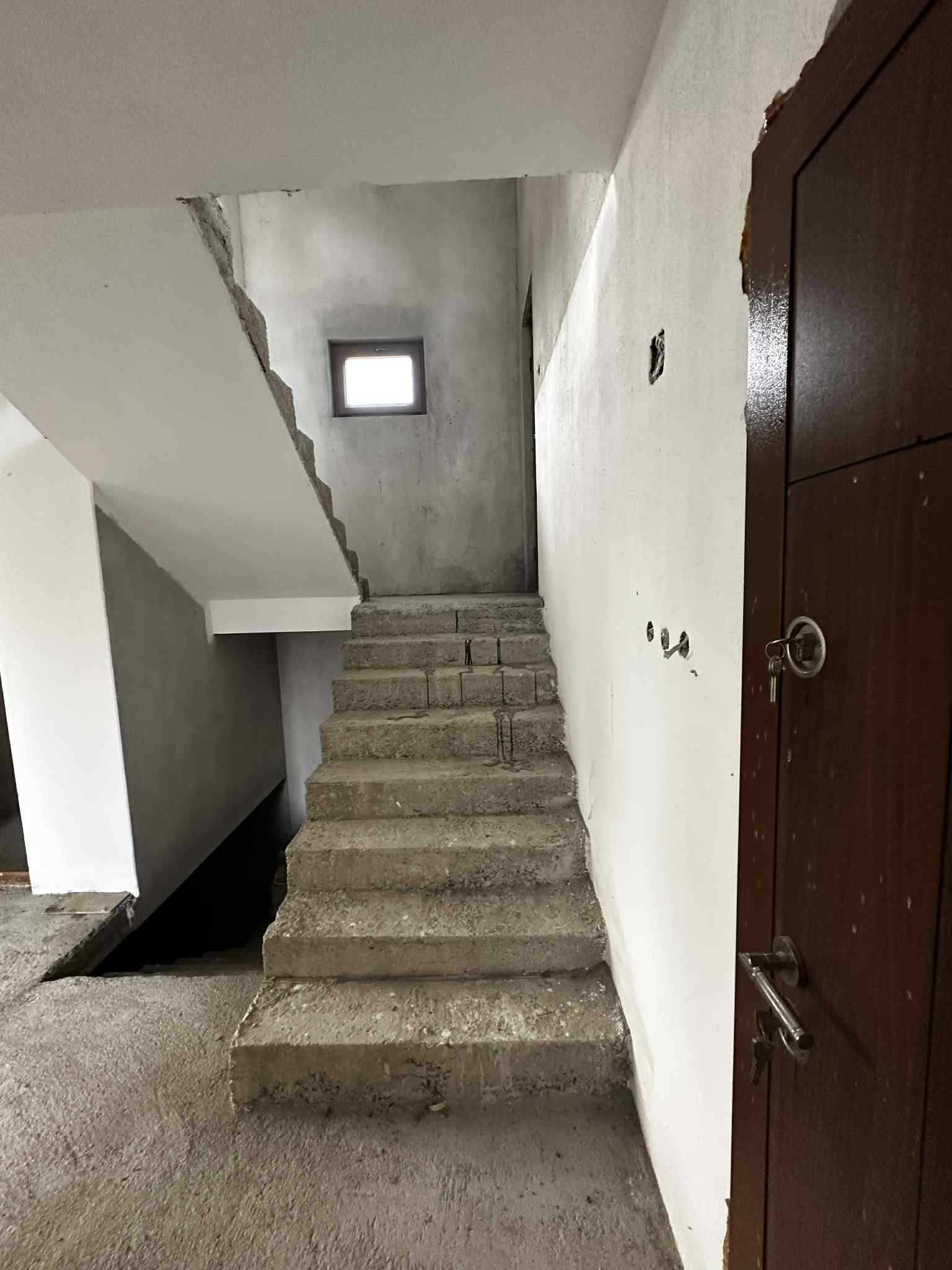 Продава КЪЩА в гр.Крън от собственик