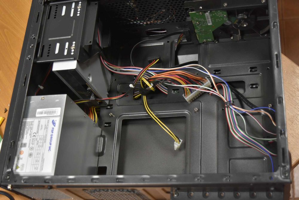 Кутия и захранване - бонус двд и хард диск