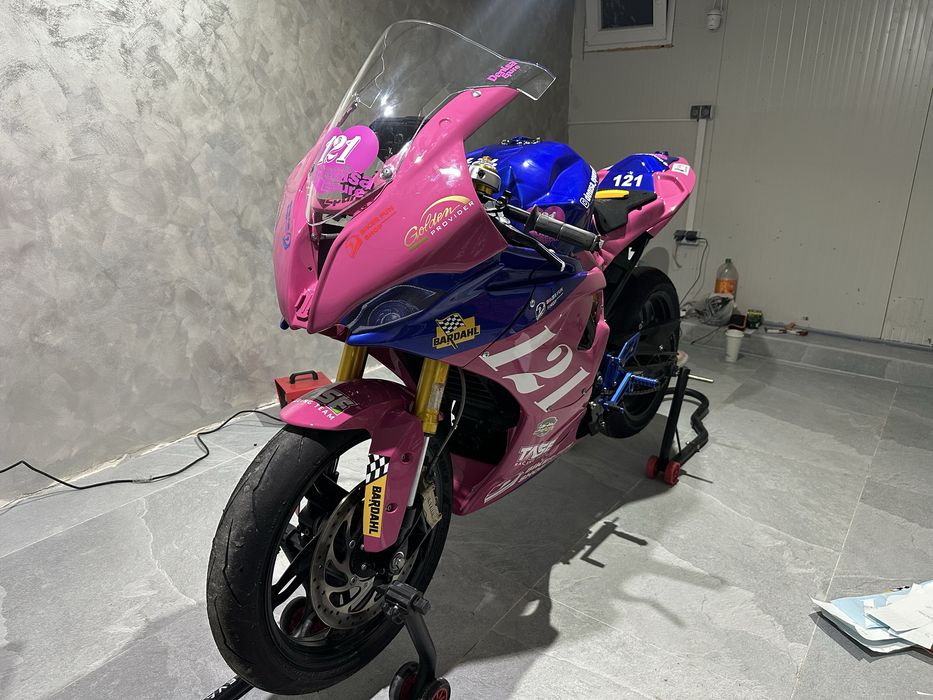 BMW G 310 R – motocicletă de circuit pregătită și performantă