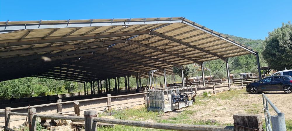 Vand hale metalice avem pe stoc asiguram transport si montaj rog serio