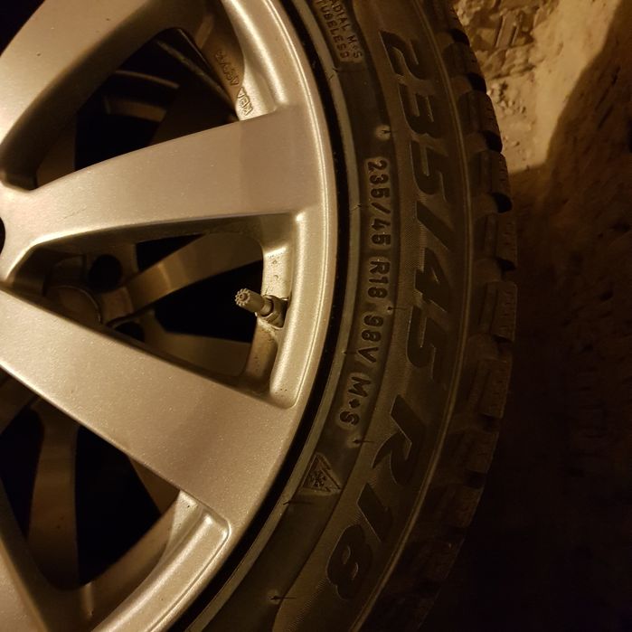 Anvelope iarnă cu jante 235 45 18