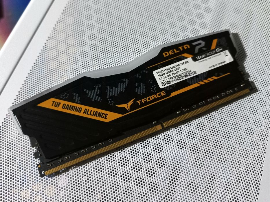 Продам Игровую оперативную память TeamGroup T-FORCE DELTA TUF DDR4!
