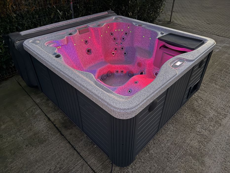 Jacuzzi piscina ciubar spa