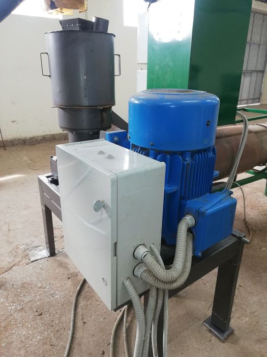 Продавам преса за пелети