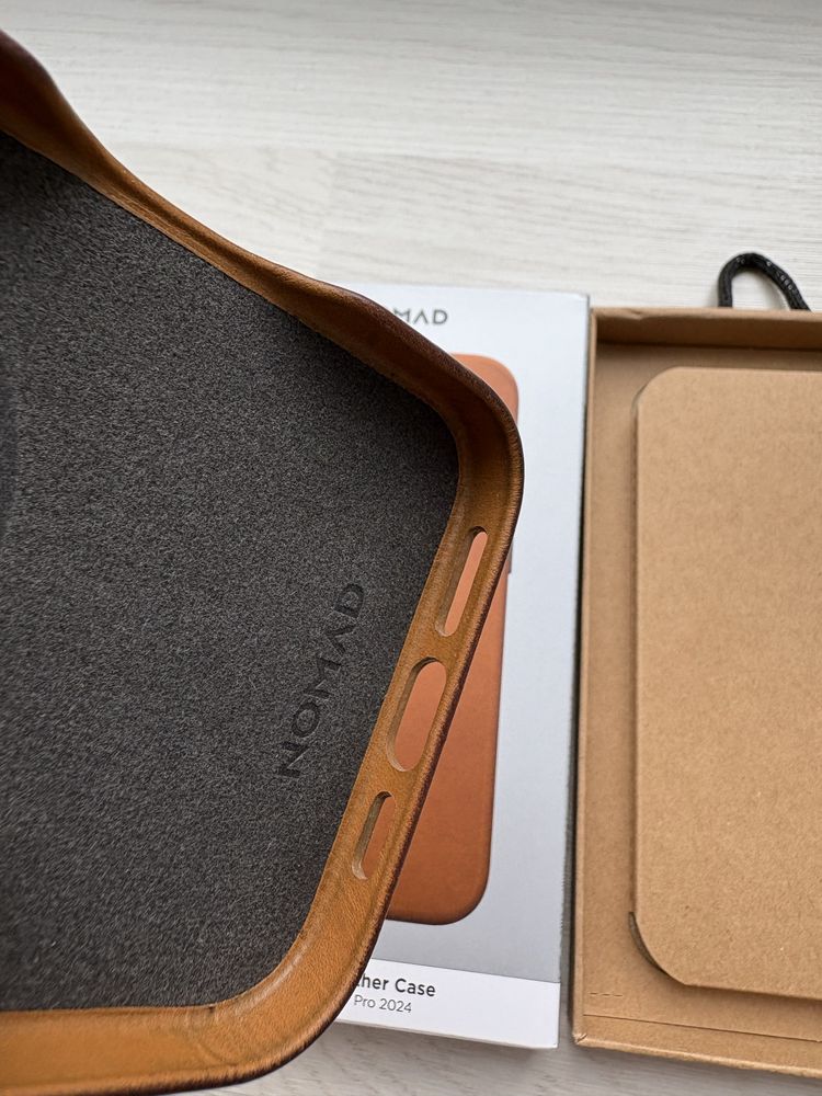 Husa Piele Naturala NOMAD Traditional Iphone 16 Pro Max