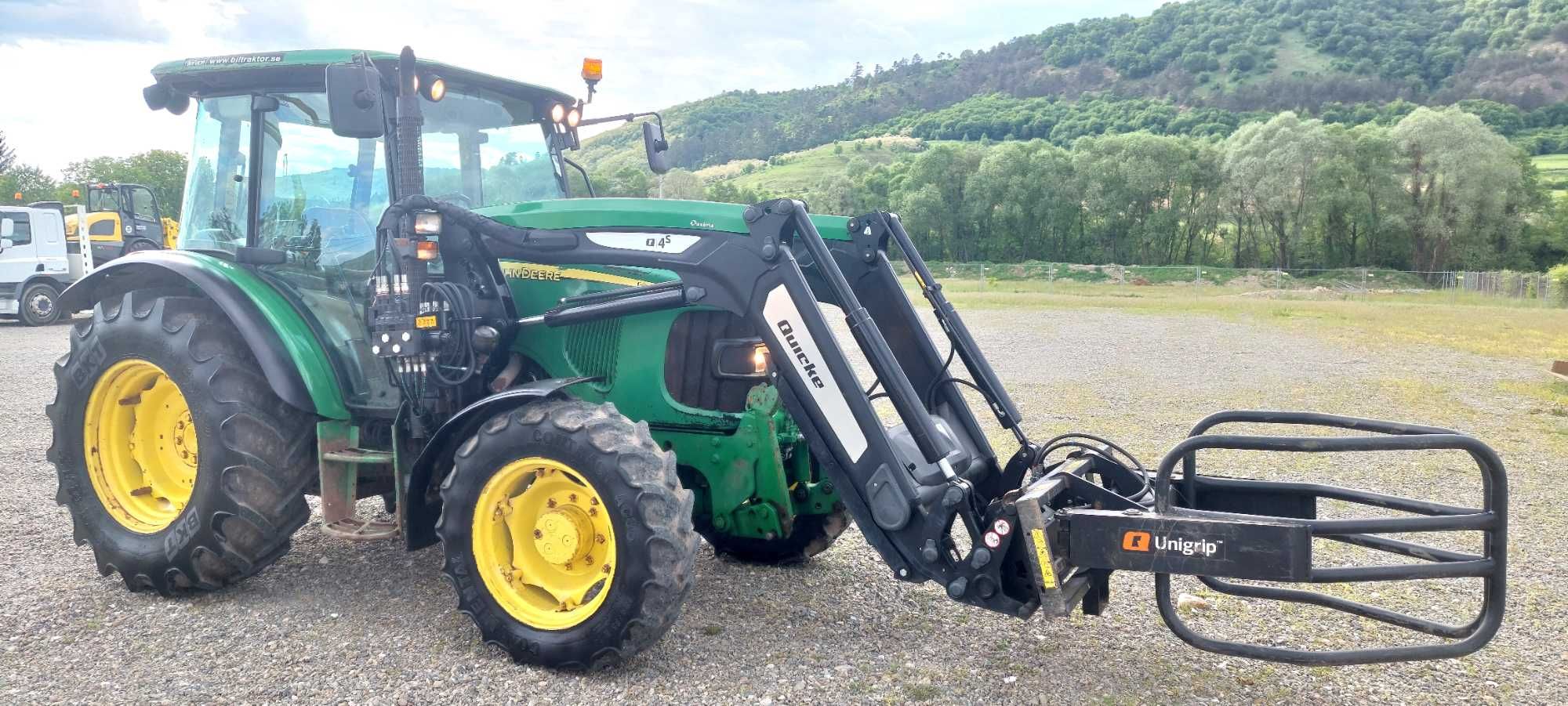 John Deere 5620 cu încărcător frontal