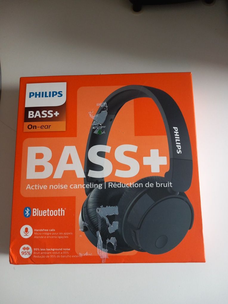 Vand casti Philips  cu Bluetooth produsul este nou nout .