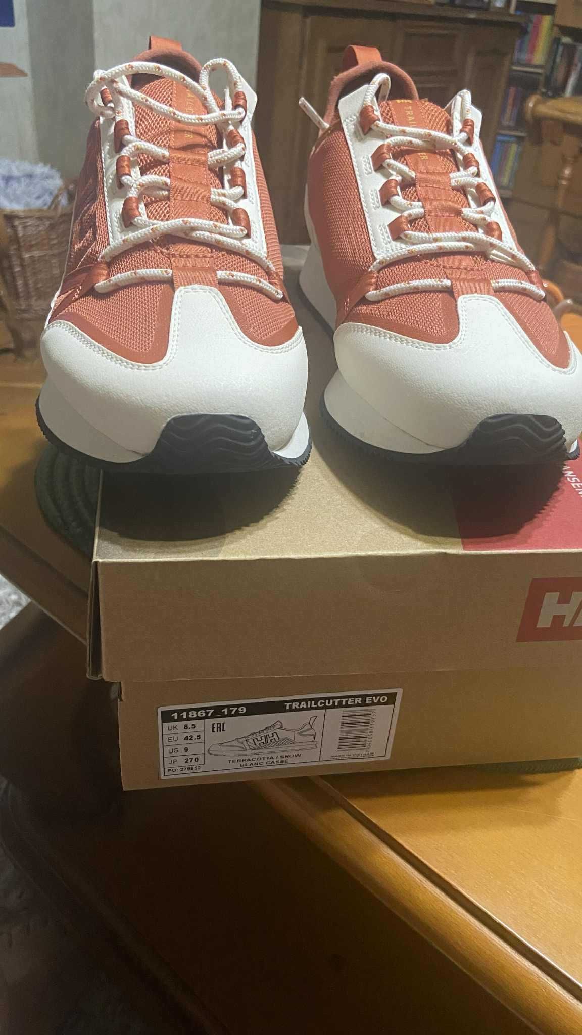 Мъжки обувки на Helly Hansen
