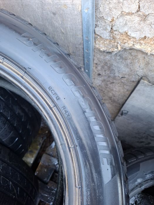 Vand 2 sau 4  anvelope 235 55 19 brigestone de iarna