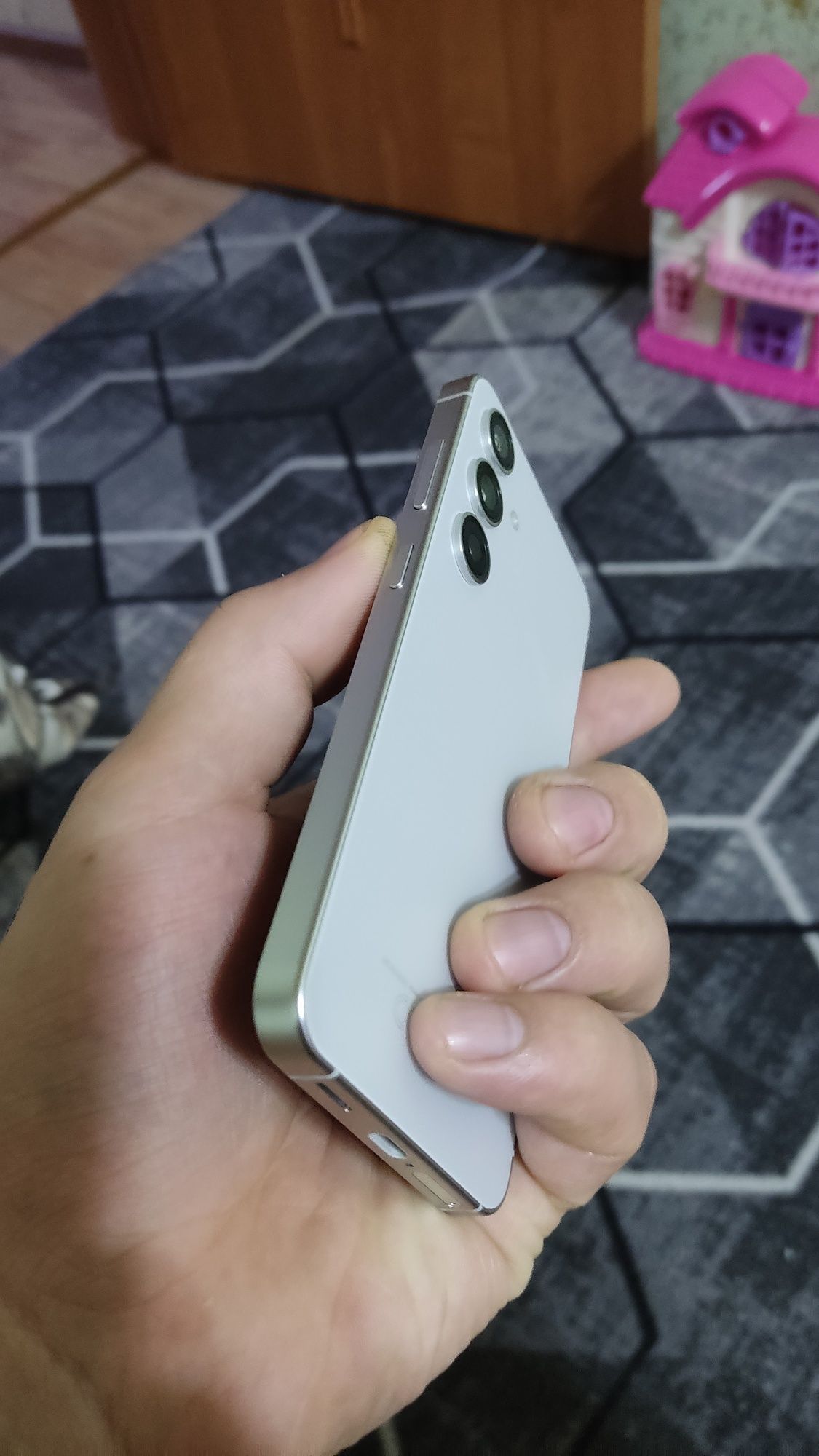 Обменяю Samsung s24 256gb