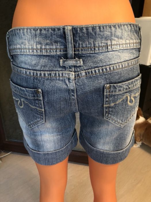 Pantaloni scurți de blugi mărimea 42