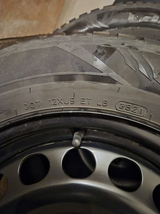 Зимни гуми с метални джанти и тасове