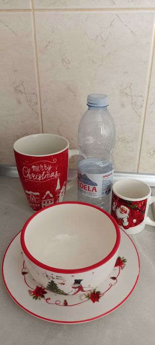 Порцеланови съдове с коледни мотиви