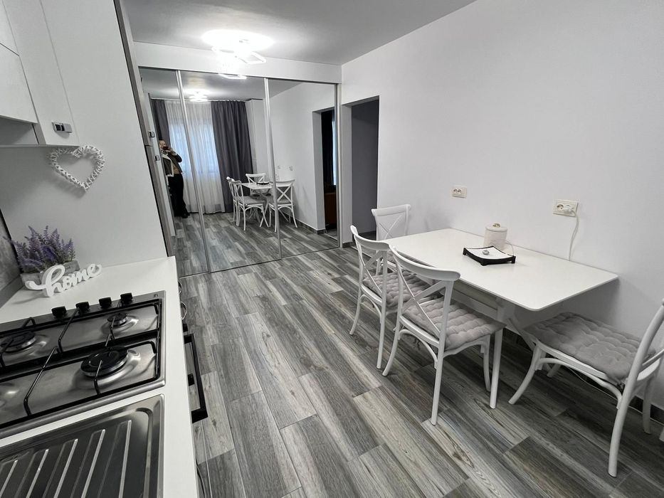 Închiriez apartament