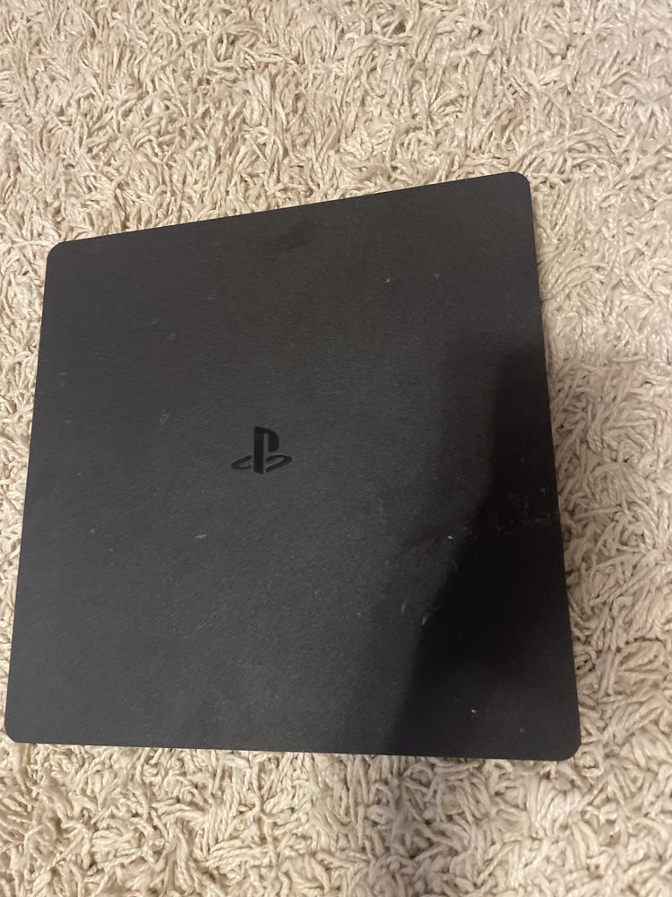 Vand Playstation 4 slim