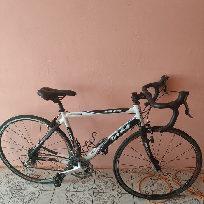 Vând bicicletă curse BH bikes