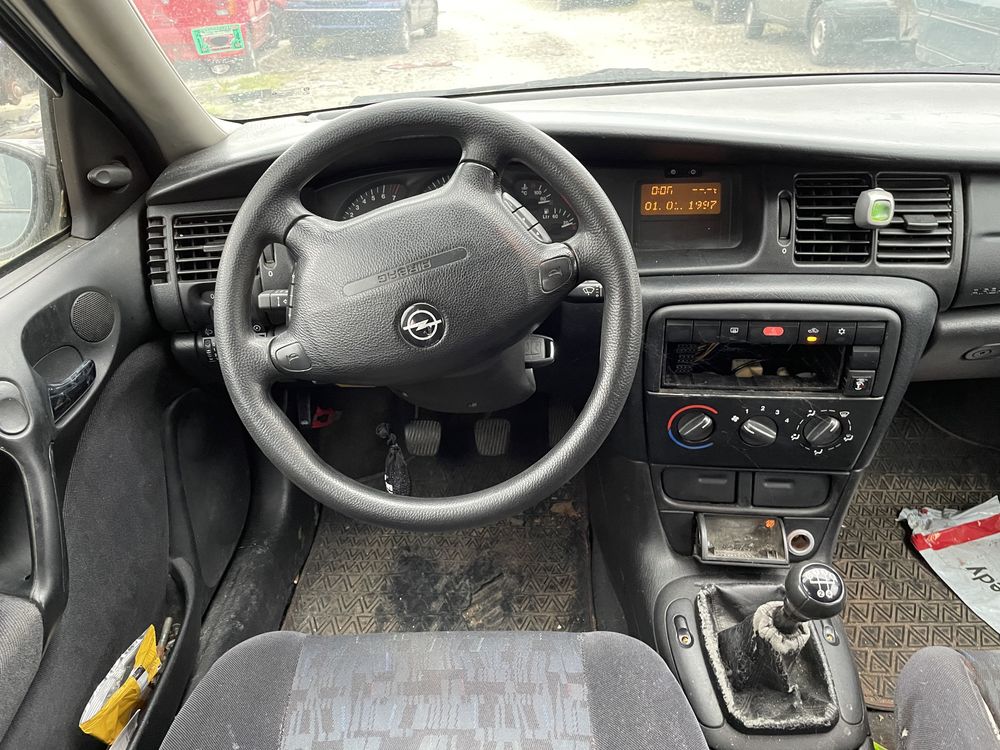 Opel Vectra 1.8i 16v 2001 На Части