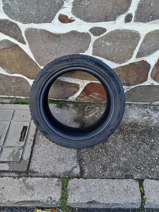 Зимна гума 235 45 18 Laufenn