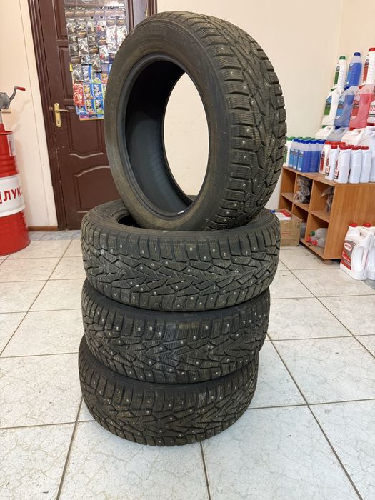 Продам комплект зимних шин Р17