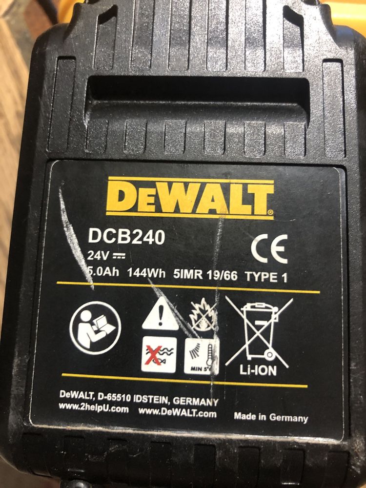 Incarcator Dewalt si accumulator 24 si 5amp