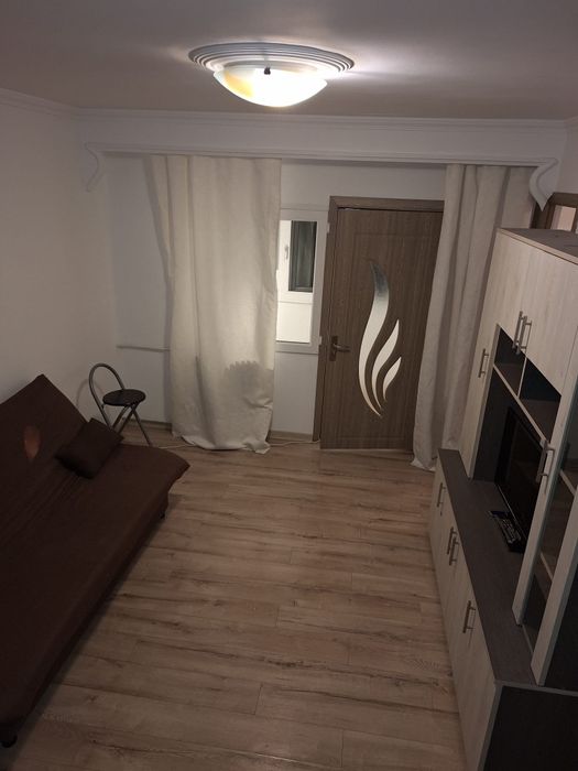Închiriez garsoniera confort 1