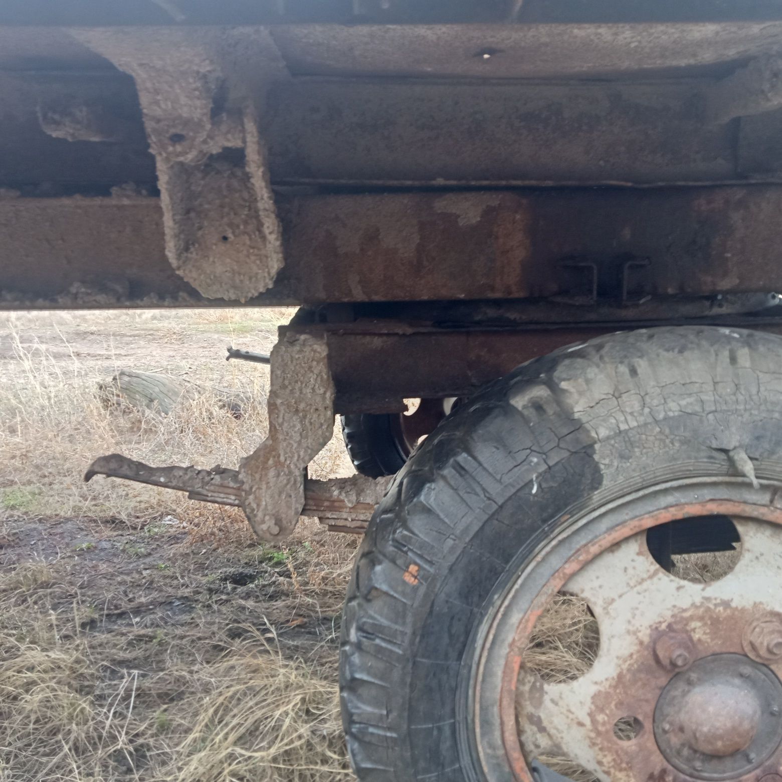 Два прицепа сеновоз и ПТС -4