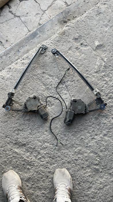 Стеклоподъемник Mercedes 124 электрический задний