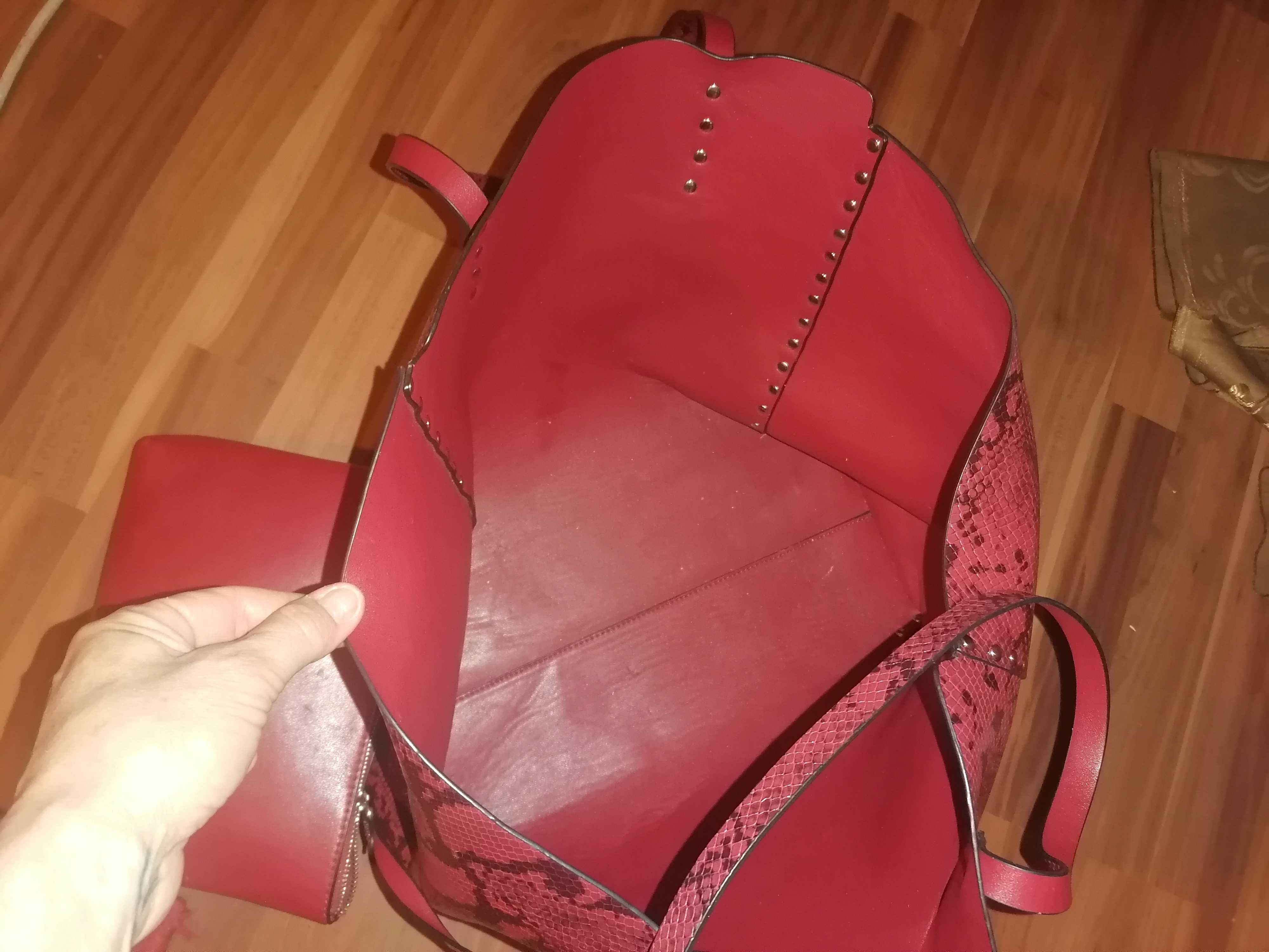 Geanta ZARA Originala, cu portofol 
imitatie de piele sarpe, grena