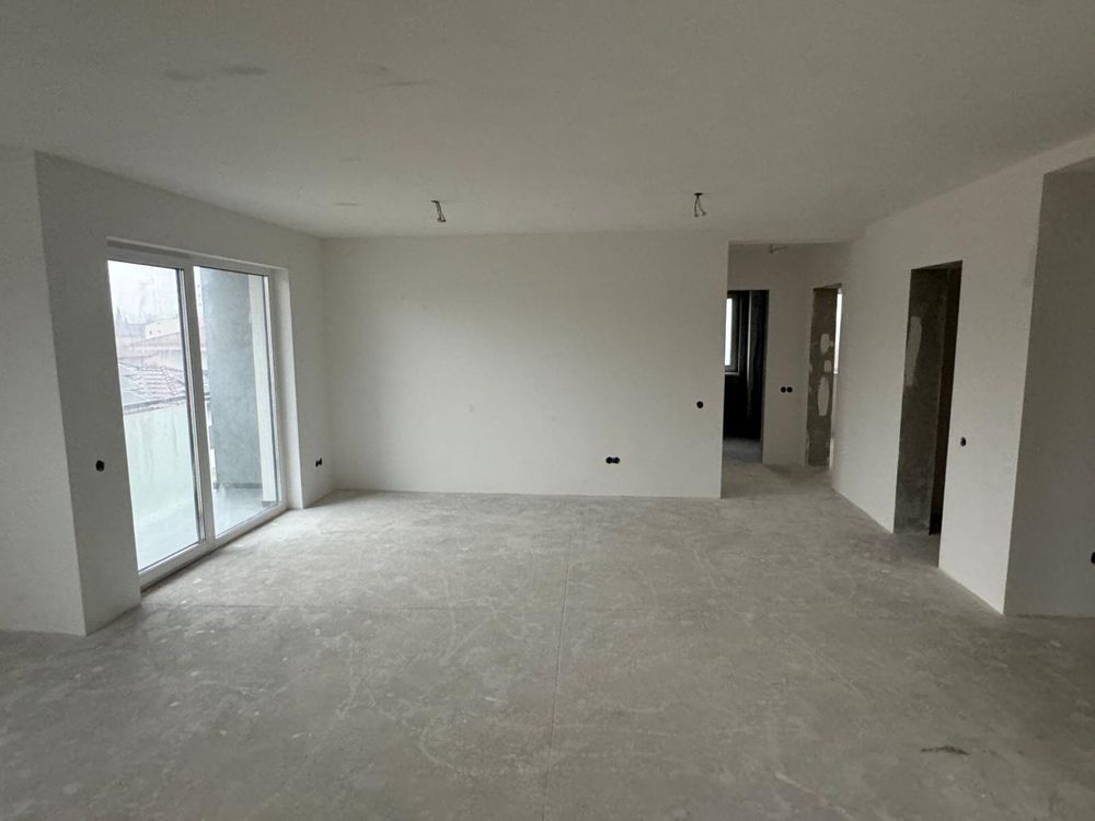 BLOC NOU, Apartamente 3 camere, Zona Lamaitei