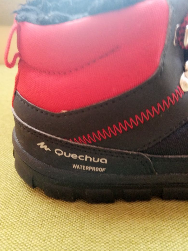 Продавам детски непромокаеми обувки за преходи
Quechua waterproof