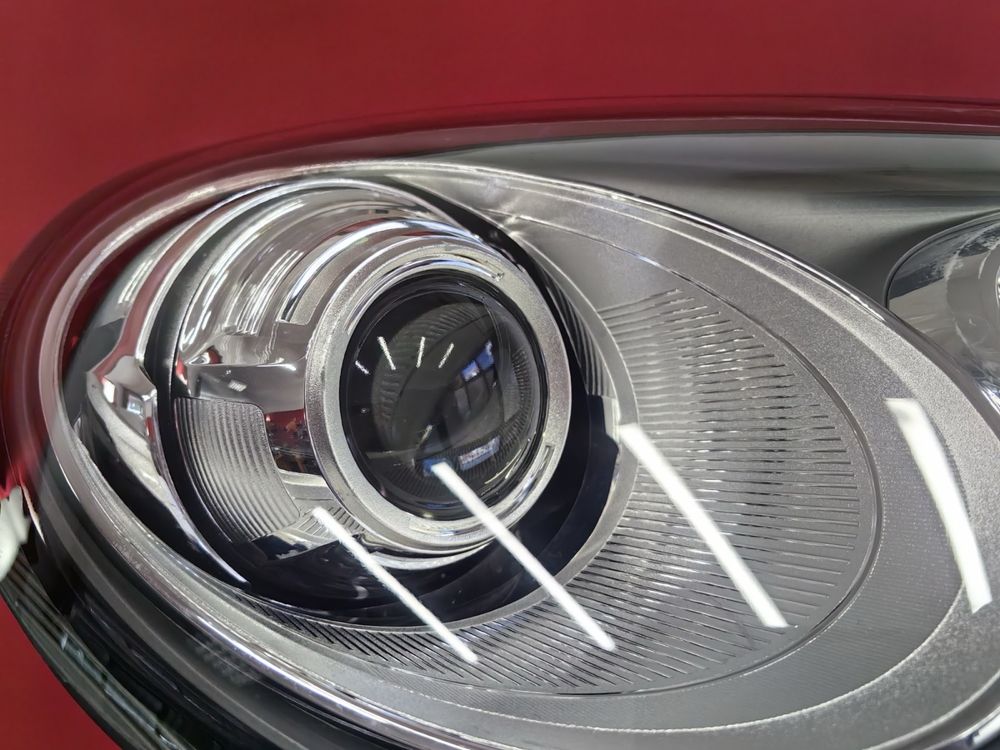 Оборудван Десен Фар Porsche Panamera