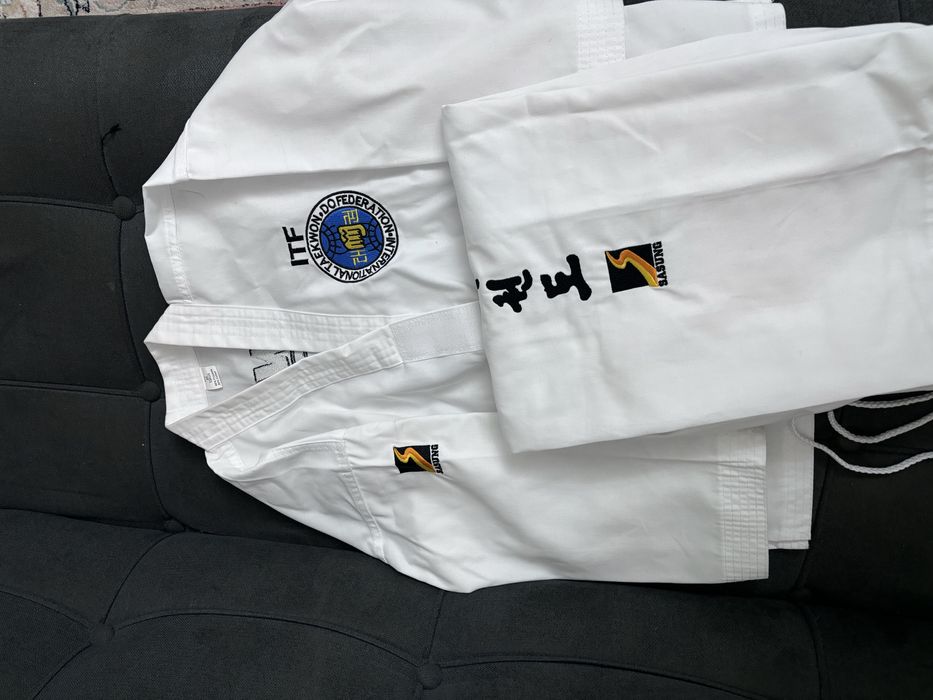 Форма таэквандо почти новый