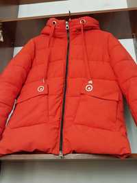 Красная зимняя куртка