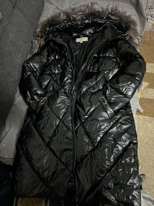 Ұзын қара әйелдерге арналған жылы күртке, өте жақсы күйде