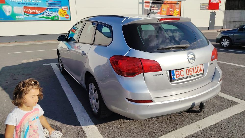 Vând Opel Astra 2012