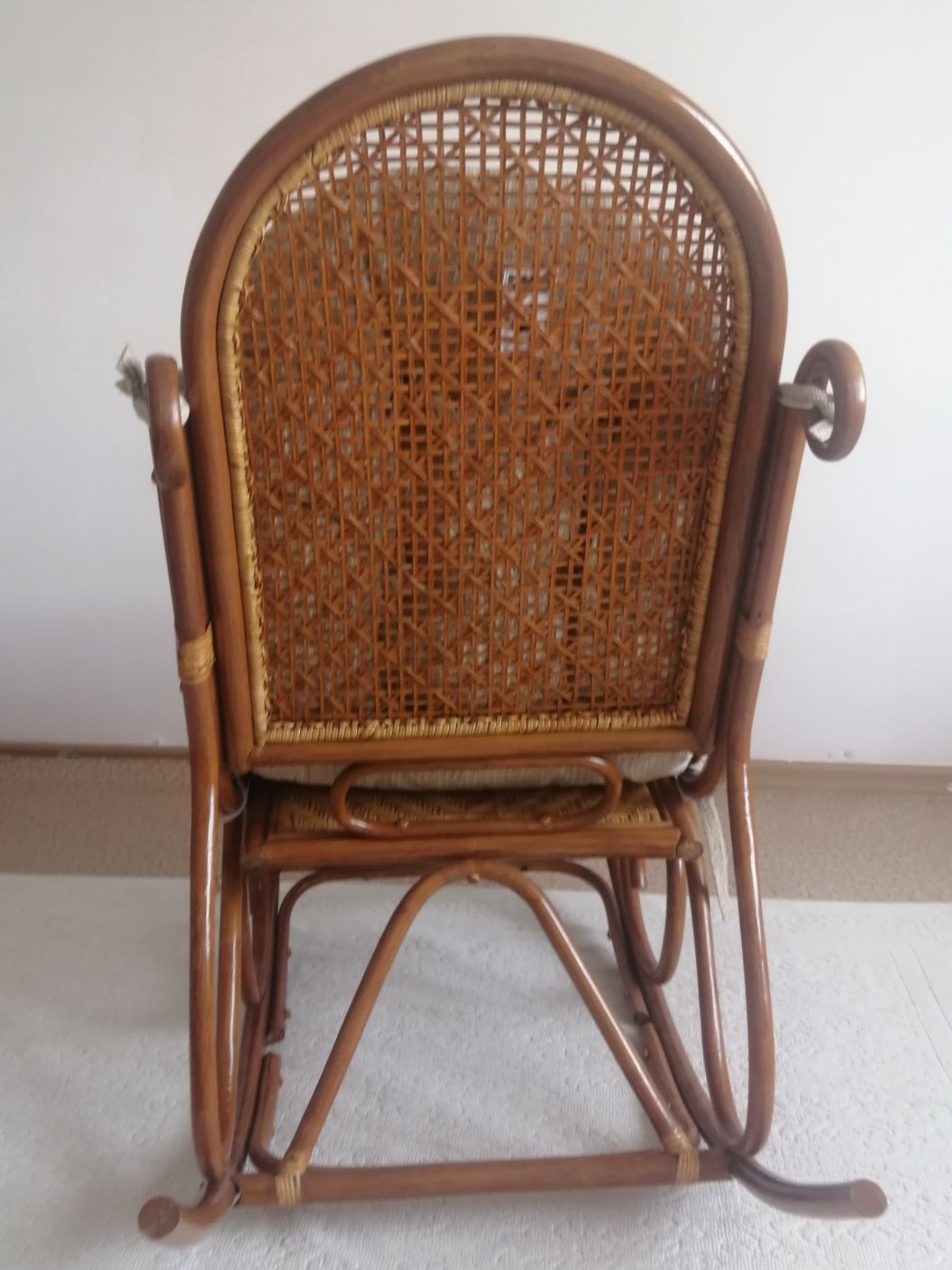 Кресло-качалка из ротанга+матрас.Цена 139 000.