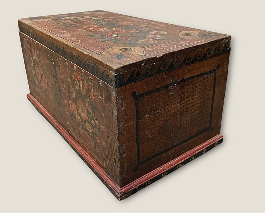 Lada zestre pictata Saseasca