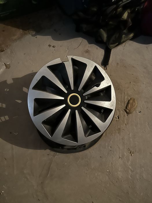 Продам шиповонные шины с дисками r16 Pirelli Formula Ice