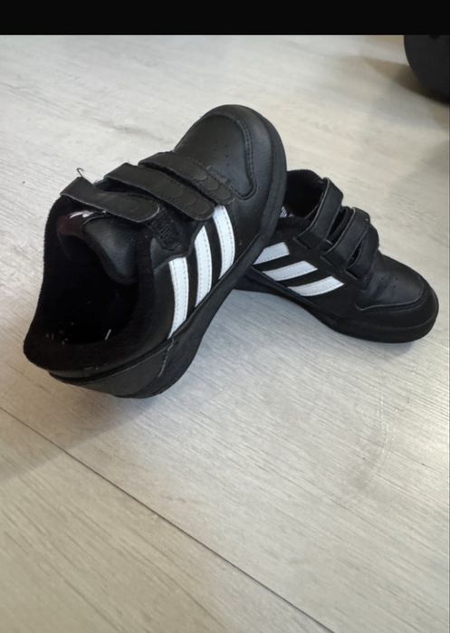 Adidasi baieti. In stare foarte buna