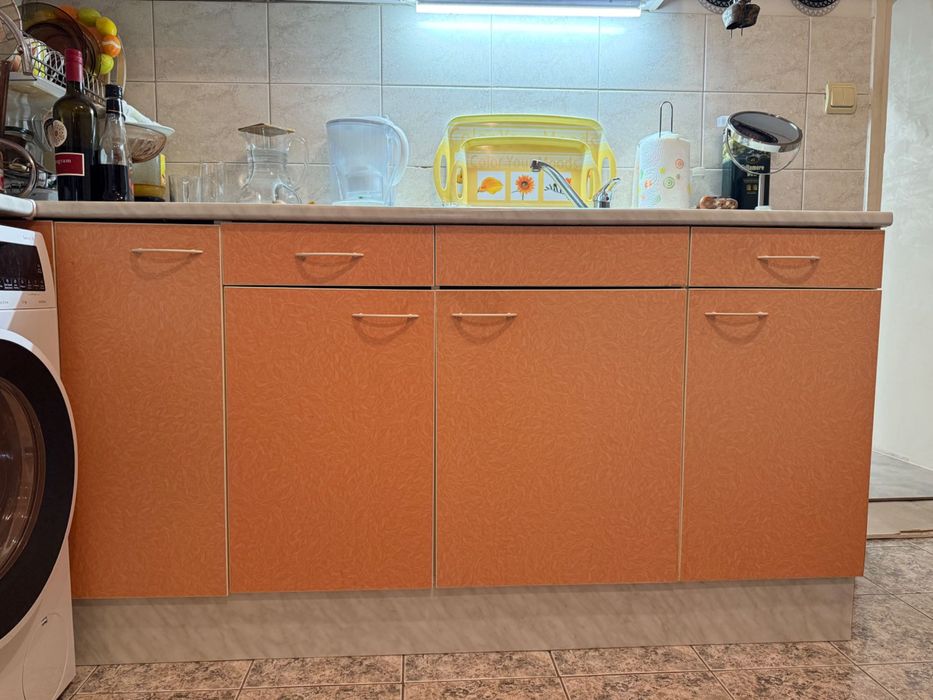 Шкафове и плот за кухня + мивка + печка