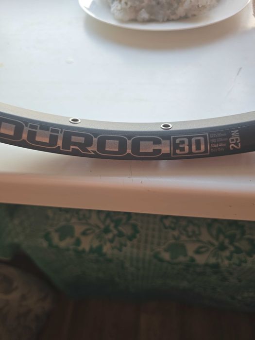 Обод sunringle duroc30, 29 размер. Под  32 спицы.
