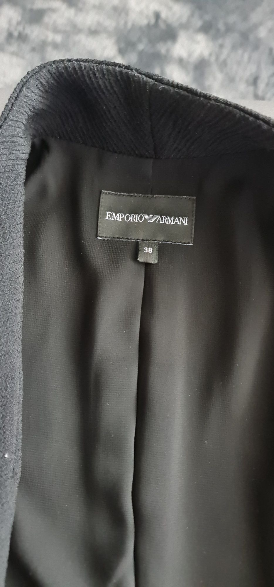 НОВА ТОП ЦЕНА...Дамско сако Emporio Armani !!!