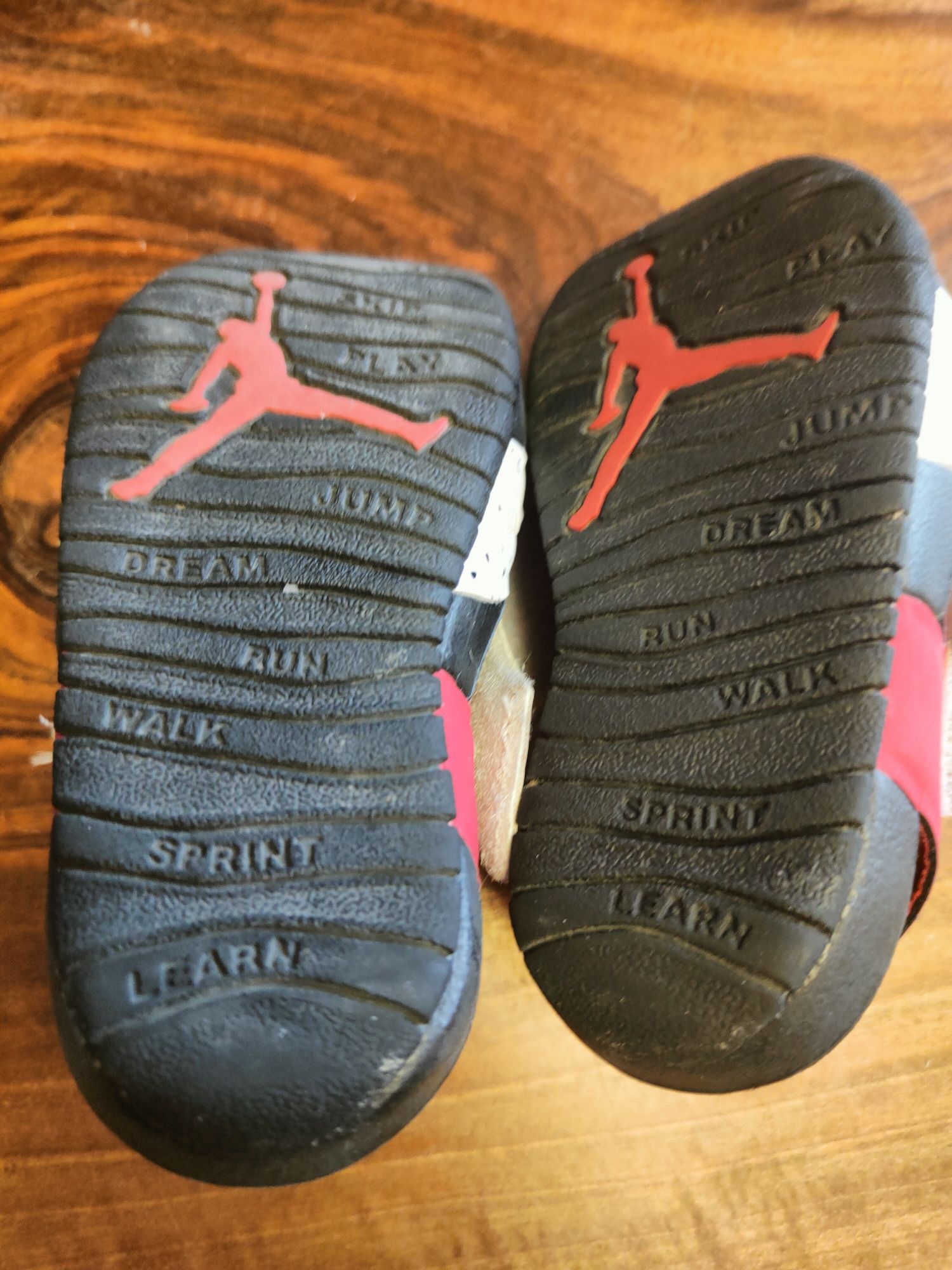 Бебешки сандали Nike Air Jordan размер 23.5, UK 5.5