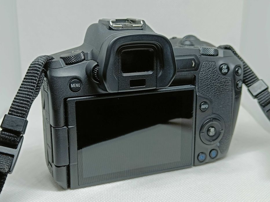 Canon EOS R - doar body - folosit in regim amator - 6702 cadre