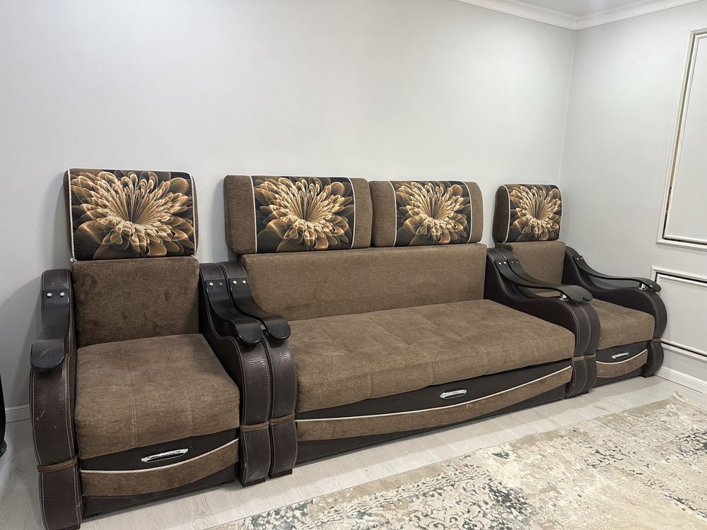 Российский диван для гостиной