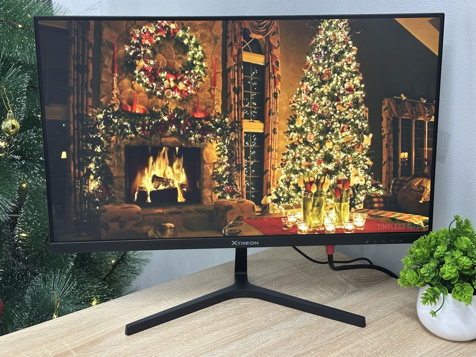 Монитор Xtreon 62 см диагональ