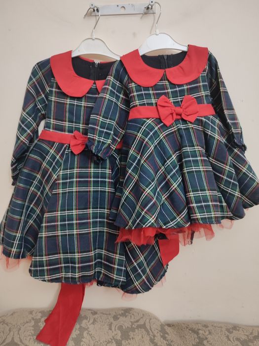 Продам 1 платья на 4года и  за 3000 тысячи