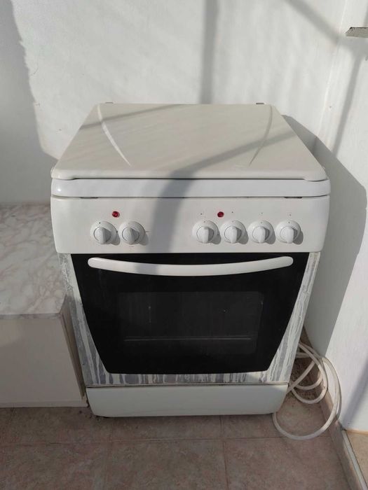 Готварска печка с електрически котлони
